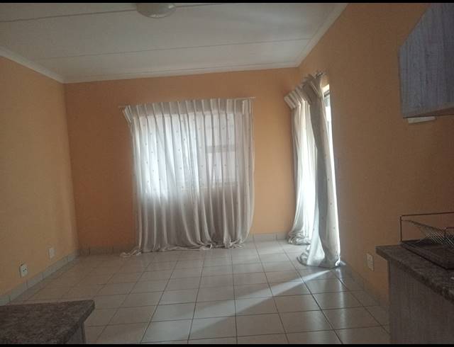 2 BEDROOM APARTMENT FOR SALE IN POMONA